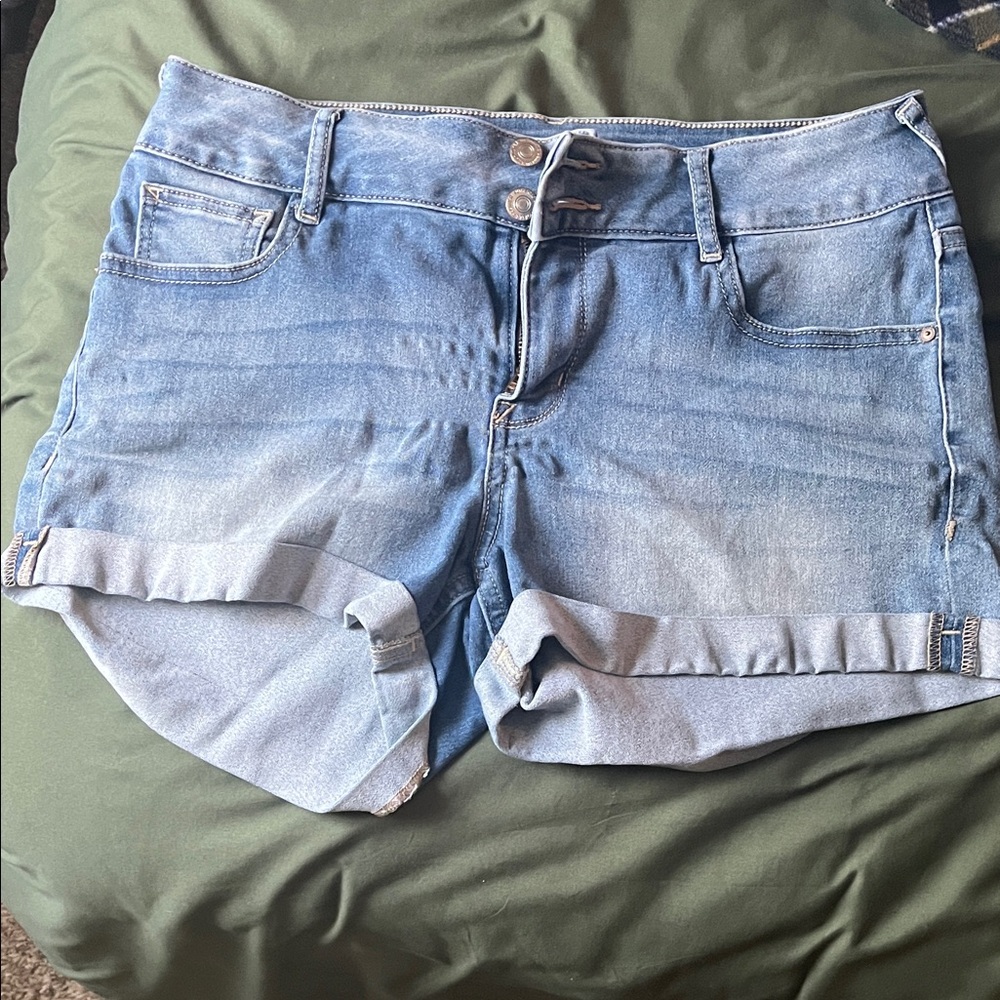 Wallflower Woman’s Shorts